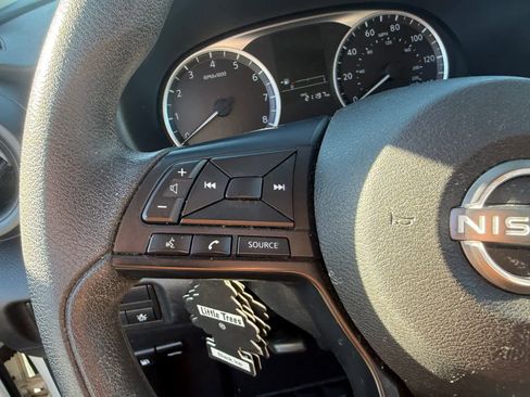 Used 2023 Nissan Kicks S image 11