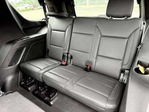 Used 2024 Chevrolet Tahoe LT RWD image 8