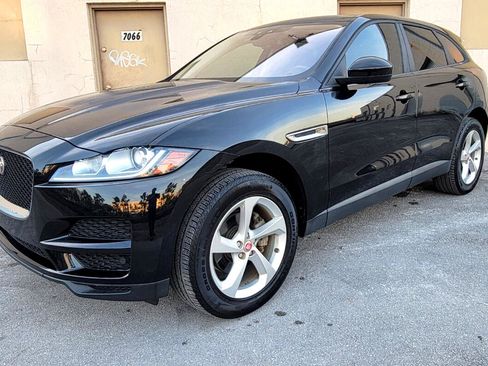 Used 2018 Jaguar F-PACE Premium image 3