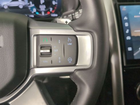 Certified 2025 Land Rover Discovery S image 14