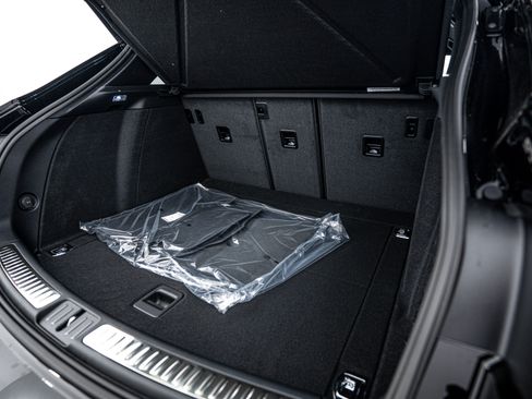 Certified 2025 Porsche Macan image 23