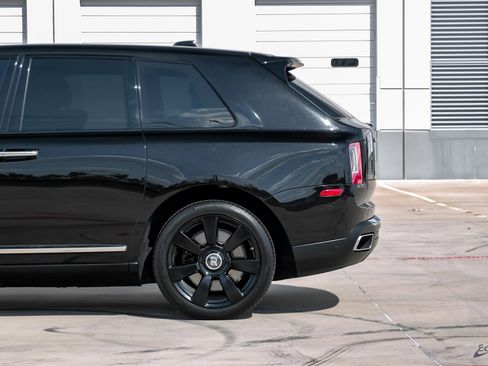 Used 2022 Rolls-Royce Cullinan image 7