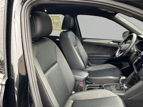 Used 2022 Volkswagen Tiguan SE R-Line FWD image 29