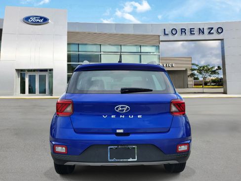 Used 2025 Hyundai Venue SEL FWD image 6