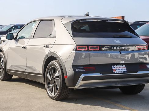New 2026 Hyundai Ioniq 5 SEL image 8