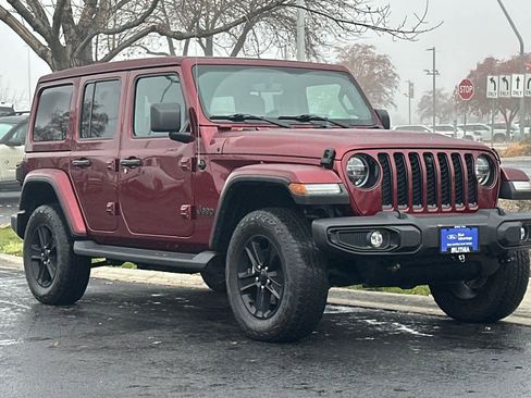 Used 2022 Jeep Wrangler Unlimited Sahara image 9