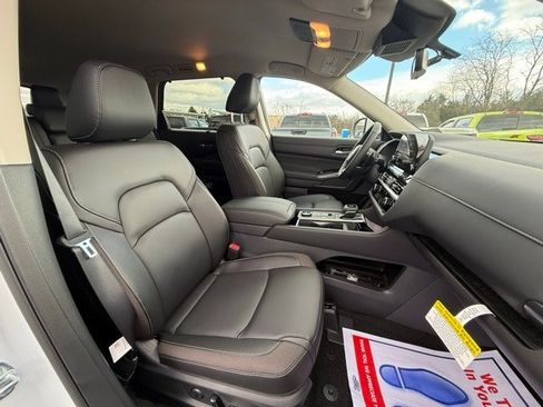 New 2025 Nissan Pathfinder SL image 19