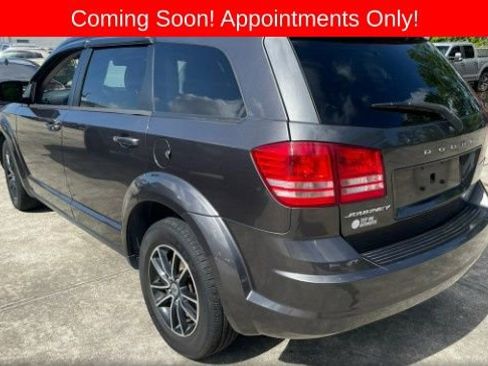 Used 2018 Dodge Journey SE w/ Popular Equipment Group FWD image 2
