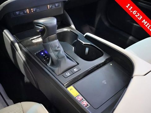 Used 2025 Lexus ES 300h w/ Premium Package image 16