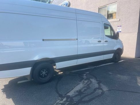 Used 2022 Mercedes-Benz Sprinter 3500 image 4