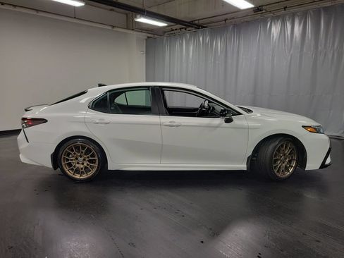 Used 2024 Toyota Camry SE FWD image 9