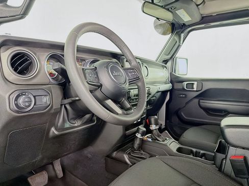 Used 2023 Jeep Gladiator Sport AWD/4WD image 14