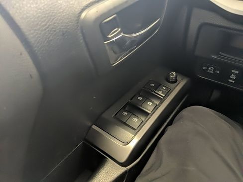 Used 2019 Toyota Tacoma TRD Sport image 25