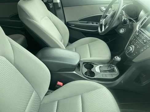 Used 2017 Hyundai Santa Fe SE FWD image 17