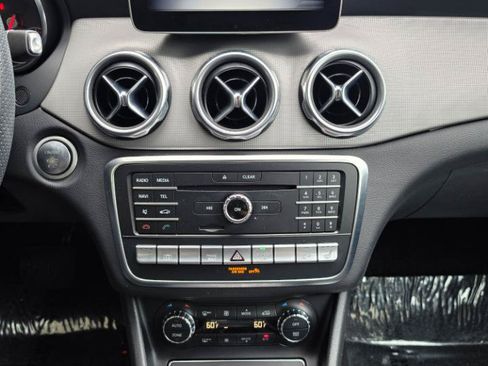 Used 2019 Mercedes-Benz GLA 250 4MATIC image 17