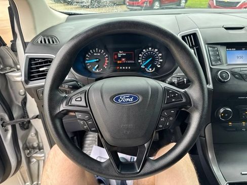 Used 2019 Ford Edge SE FWD image 15