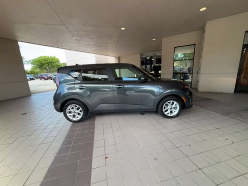 Used 2025 Kia Soul LX w/ LX Technology Package FWD image 15