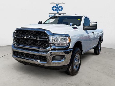 Used 2024 RAM 2500 Tradesman w/ Chrome Appearance Group AWD/4WD image 2