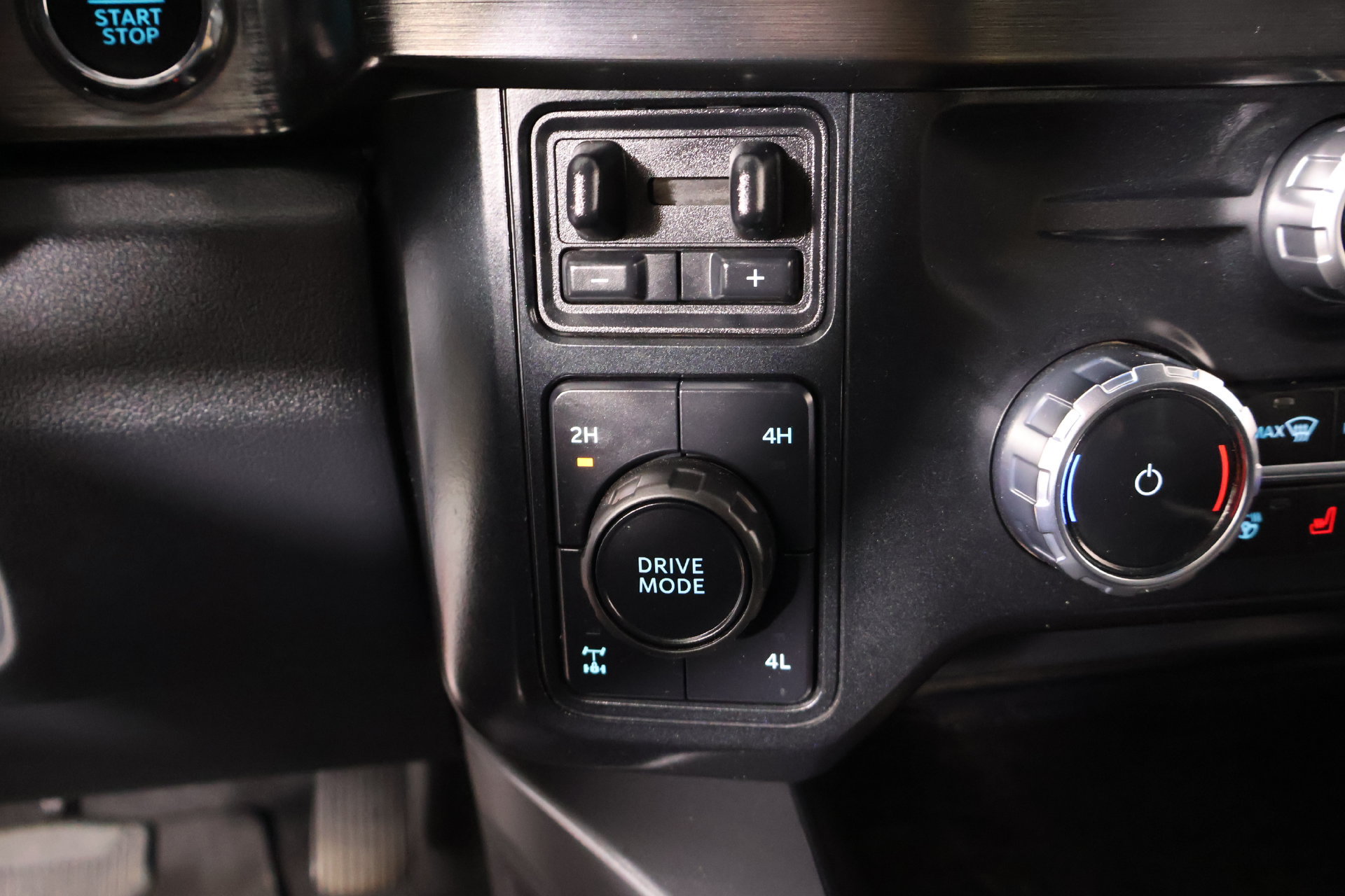 Used 2024 Ford F250 Lariat w/ Lariat Ultimate Package AWD/4WD image 9