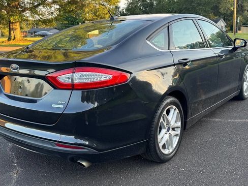 Used 2014 Ford Fusion SE image 8