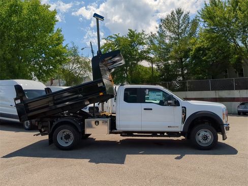 New 2024 Ford F550 4x4 SuperCab Super Duty image 2