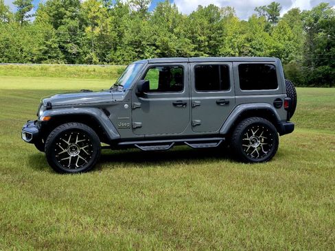 Used 2023 Jeep Wrangler Unlimited Sahara AWD/4WD image 4
