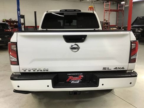 Used 2020 Nissan Titan SL w/ Moonroof Package image 6