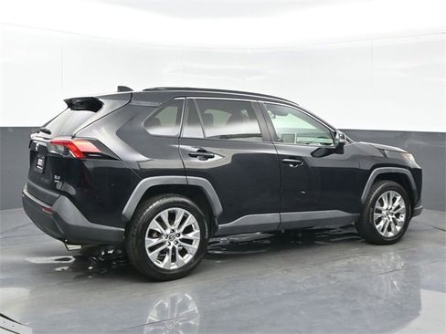 Used 2019 Toyota RAV4 XLE Premium w/ Cold Weather Package image 6