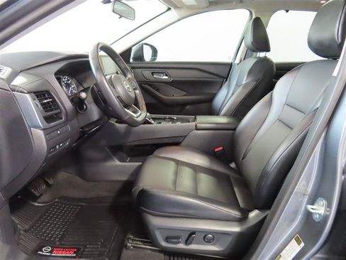 Used 2024 Nissan Rogue SV w/ SV Premium Package FWD image 16