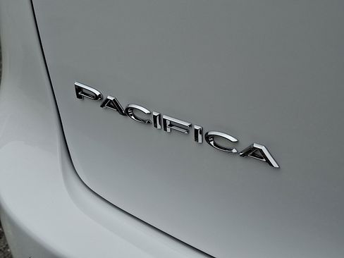New 2026 Chrysler Pacifica Select image 5