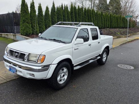 Used 2000 Nissan Frontier SE image 1
