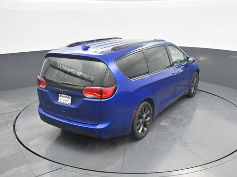 Used 2019 Chrysler Pacifica Touring-L Plus w/ Advanced Safetytec Group FWD image 31