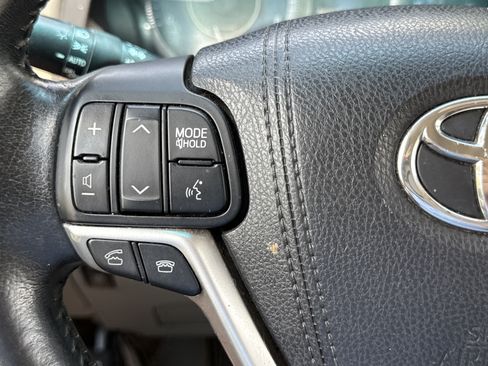 Used 2015 Toyota Sienna XLE FWD image 12