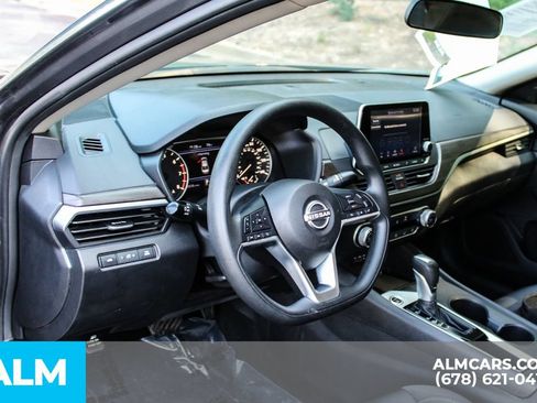 Used 2025 Nissan Altima 2.5 SV FWD image 30