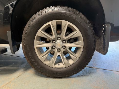 Used 2022 Chevrolet Silverado 1500 High Country w/ Z71 Off-Road Package AWD/4WD image 11