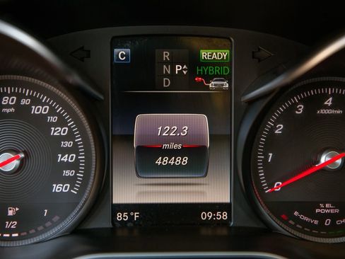 Used 2016 Mercedes-Benz C 350e Sedan image 17