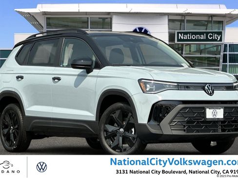 New 2025 Volkswagen Taos SE image 1