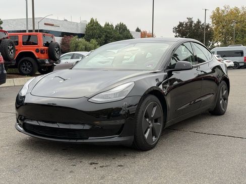 Used 2021 Tesla Model 3 Standard Range Plus image 9