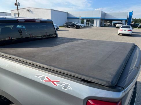 Used 2023 Chevrolet Silverado 1500 LT AWD/4WD image 11