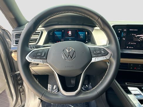 Used 2024 Volkswagen Atlas Cross Sport SE FWD image 38
