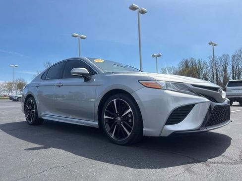 Used 2020 Toyota Camry XSE image 3