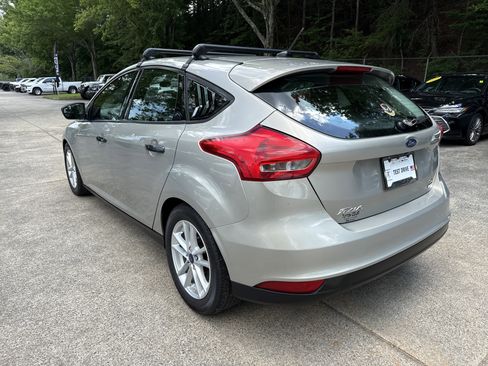 Used 2016 Ford Focus SE w/ SE Power Seat Package FWD image 5