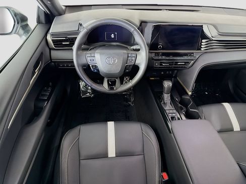 Used 2025 Toyota Camry SE w/ Convenience Package FWD image 22