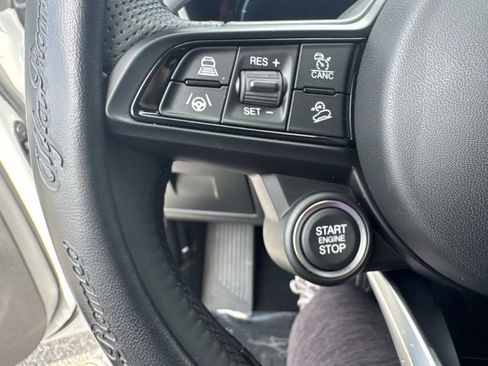 Used 2024 Alfa Romeo Stelvio Veloce image 28