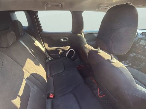 Used 2017 Jeep Renegade Latitude image 14