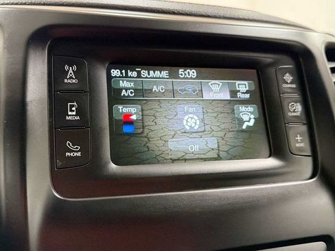 Used 2017 Jeep Cherokee Latitude AWD/4WD image 21