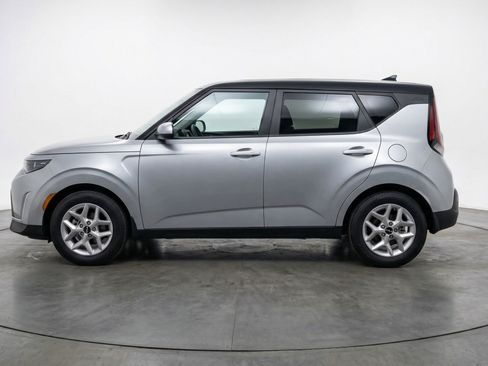 Used 2025 Kia Soul LX w/ LX Technology Package FWD image 5