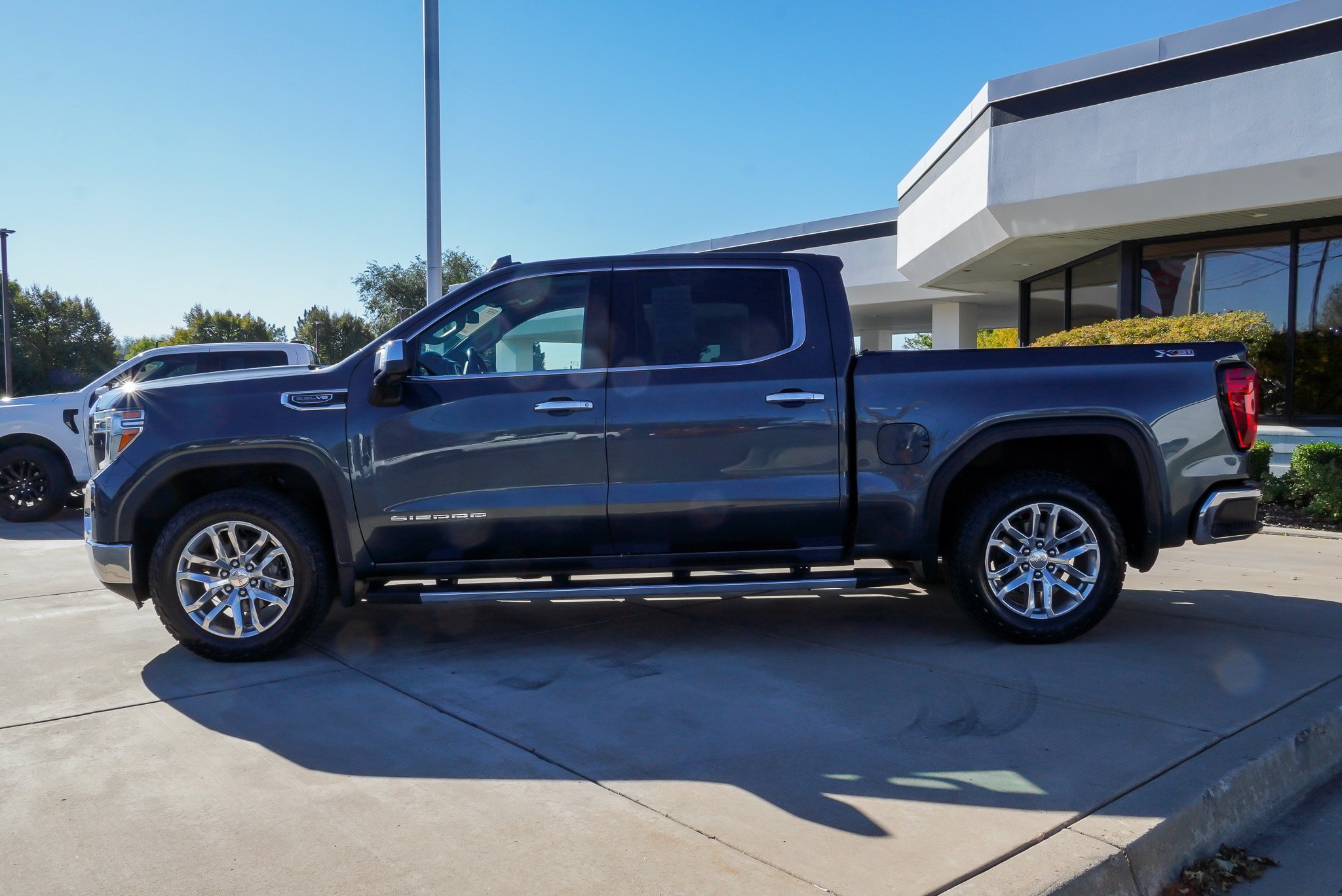 Used 2020 GMC Sierra 1500 SLT w/ SLT Premium Plus Package AWD/4WD image 5