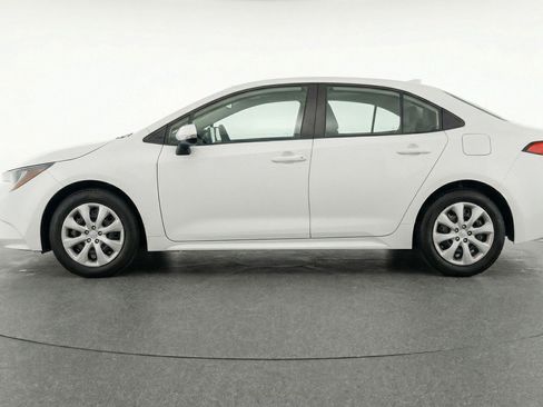 Used 2025 Toyota Corolla LE image 5