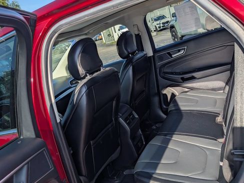 Used 2018 Ford Edge Titanium w/ Cold Weather Package AWD/4WD image 15